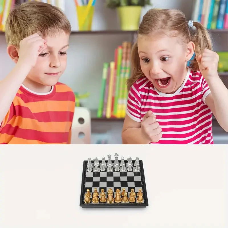 PocketMate: Mini Magnetic Chess Set