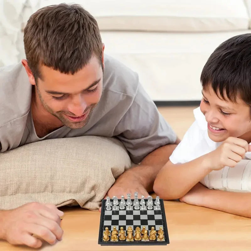 PocketMate: Mini Magnetic Chess Set